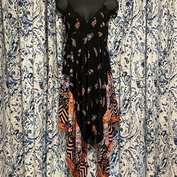 Express Dress - Picture 1 of 3